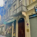 Acadamis -Il Rifugio Dei Mercanti- Piazza Castello